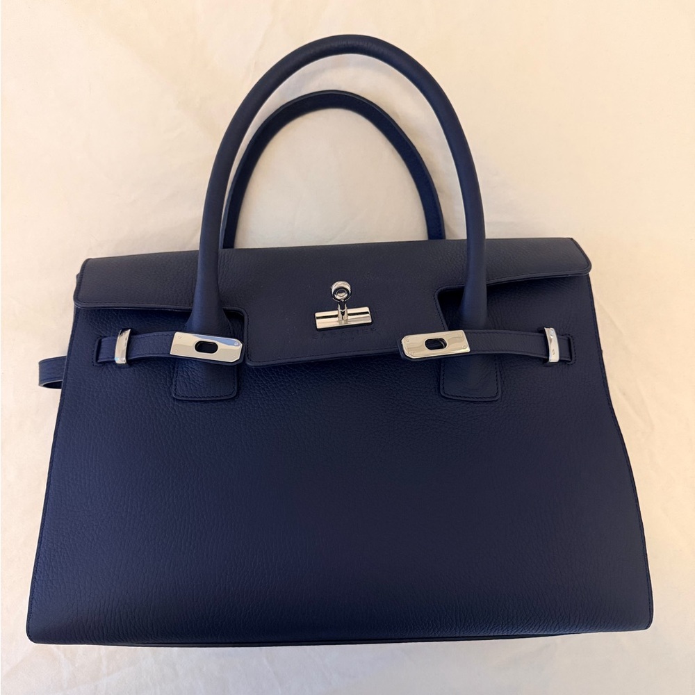 BELLECOUR 617 LOLO MARINE
Navy blue grained leather dust bag inc.